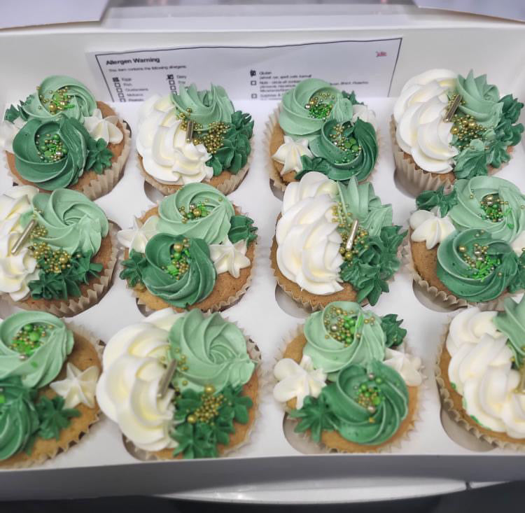 Branded Cupcakes (14 ppl)