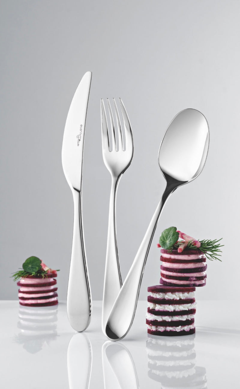 Plates (Monaco Range - Everyday
Crockery)and Oslo Range - Contemporary Cutlery (per 10 people)